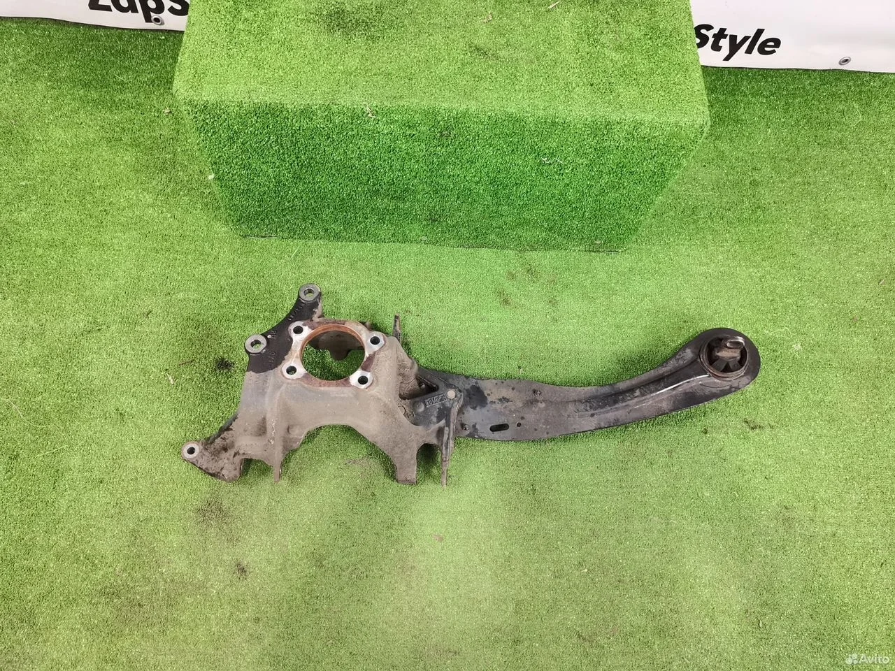 Кулак поворотный задний правый ford kuga 2