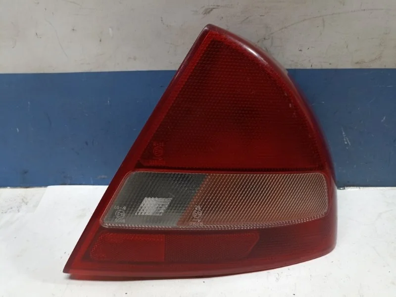 Фонарь Mitsubishi Lancer 8 1997 MR273426, задний правый