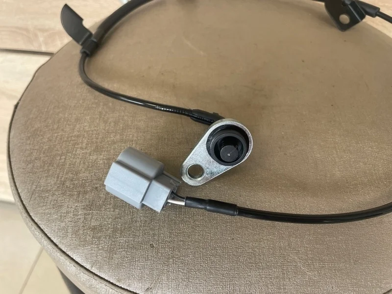 Датчик abs Mitsubishi L200 2015- 2015 2016 2017 2018 2019 2020 2021 2022 2023 2024 4670B008 KL 4N15, задний правый