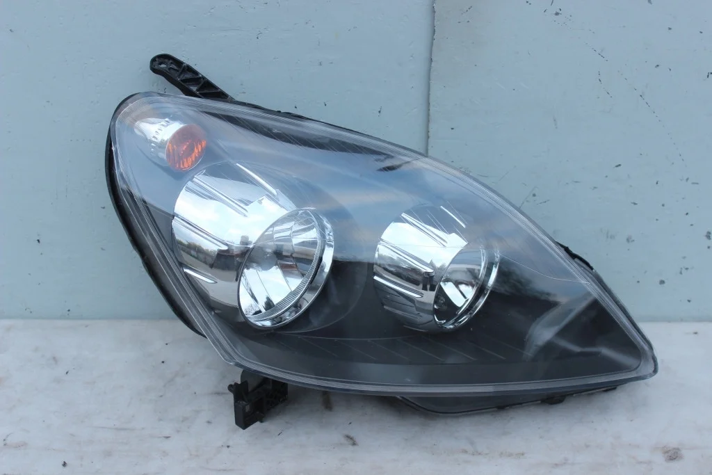 Фара черная правая TYC дефект Opel Zafira B