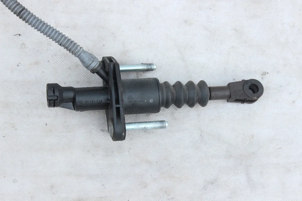 Главный цилиндр сцепления Opel Zafira B