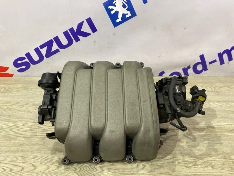 Коллектор впускной AUDI Q5 2010