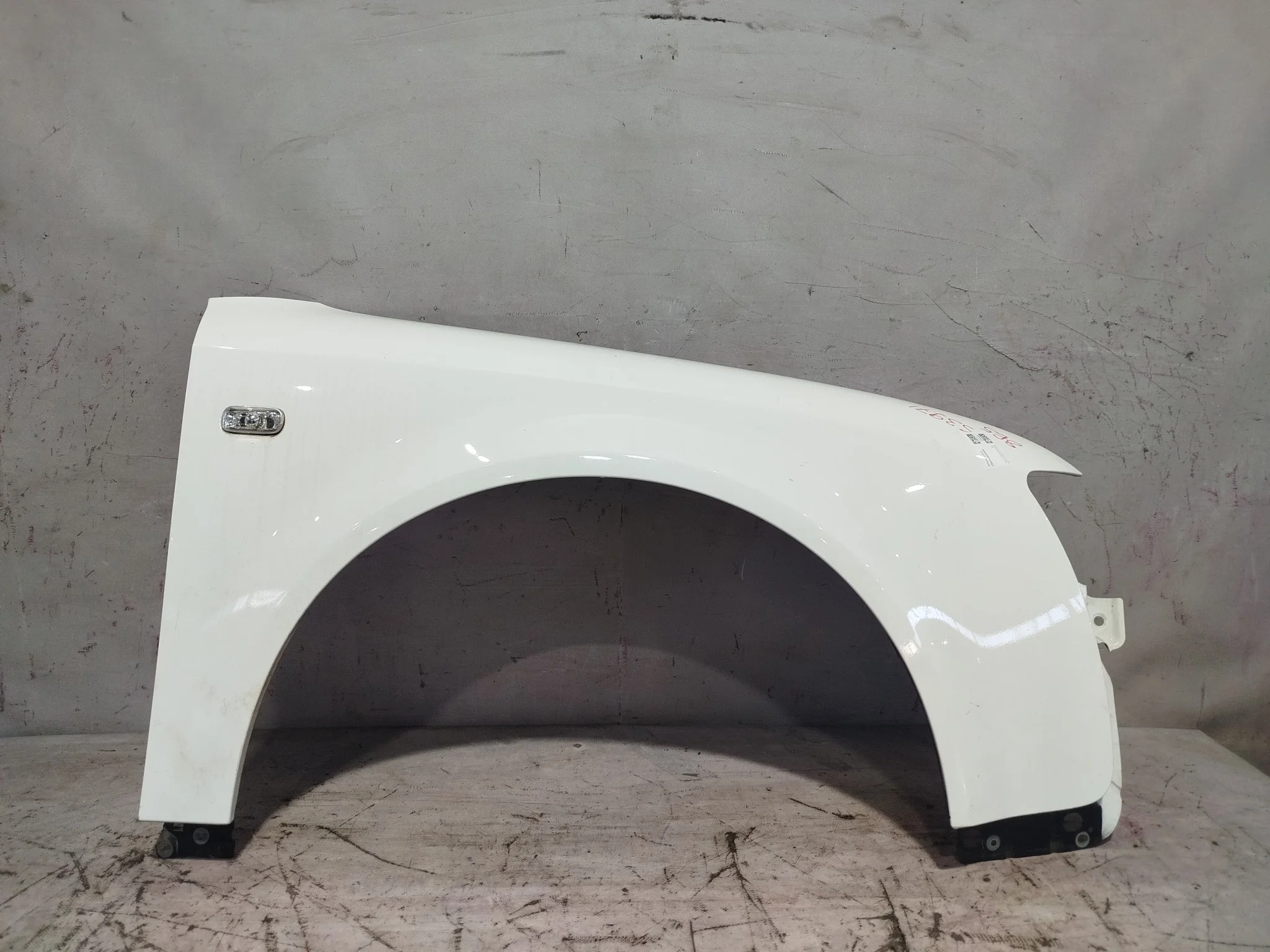 КРЫЛО AUDI 8E0821106B ПЕРЕД ПРАВО белый, LZ5L S3971