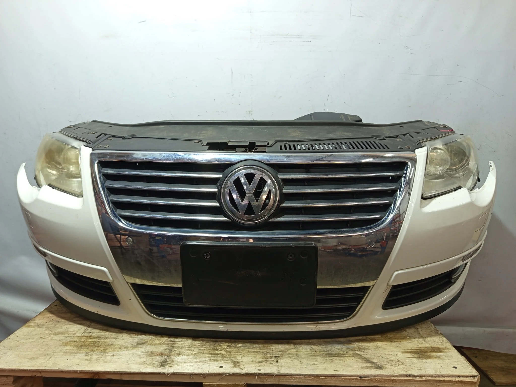 NOSECUT VOLKSWAGEN 3C0807217E белый, LB9A XE282