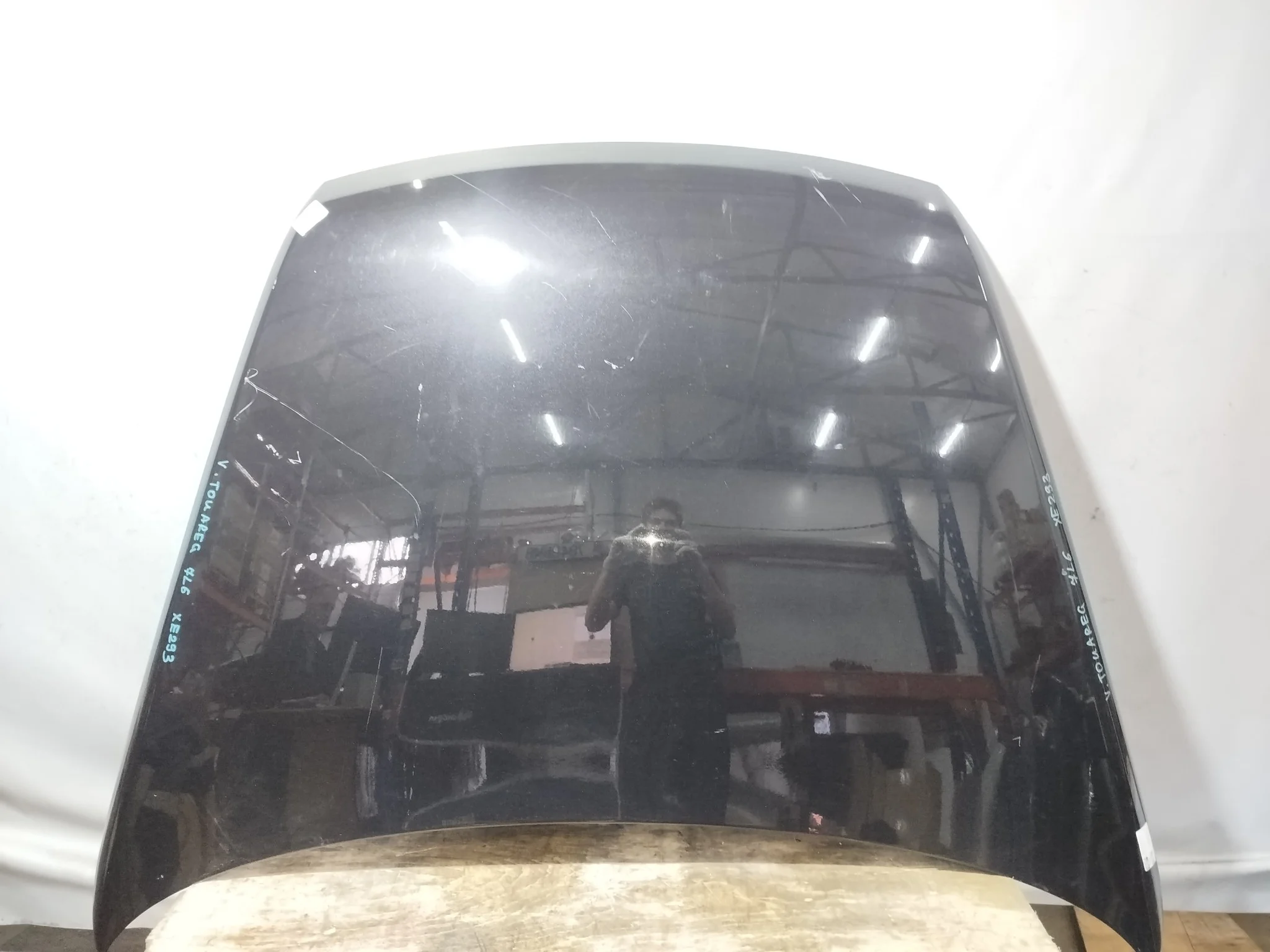 КАПОТ VOLKSWAGEN 7L6823031D черный, LC9Z XE293