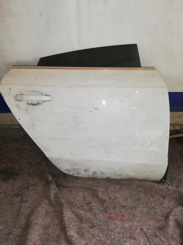 Дверь Audi A5 8T8833052D 8T, задняя правая