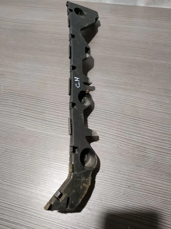 Кронштейн бампера Mazda 6 GS1E502J1 GH, задний левый