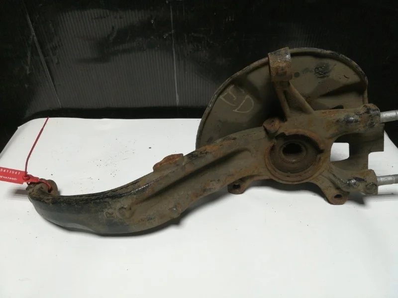 Кулак поворотный Mazda 6 2007-2012 GS1D33021 GH, передний правый