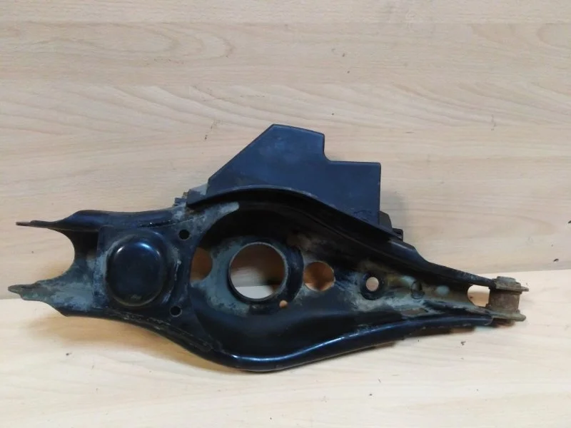 Рычаг нижний Lexus NX 2014-2019 4873042040, задний правый