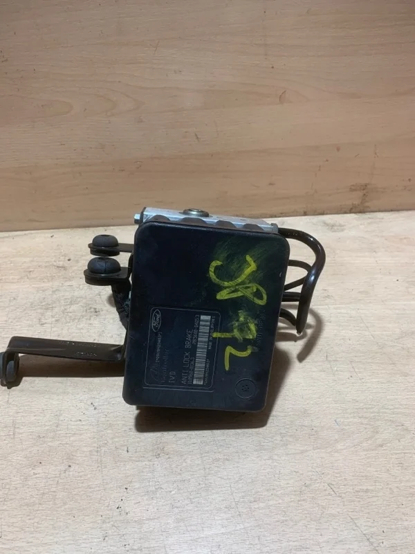 Блок abs Ford Focus 8M512C405CA 2 2.0