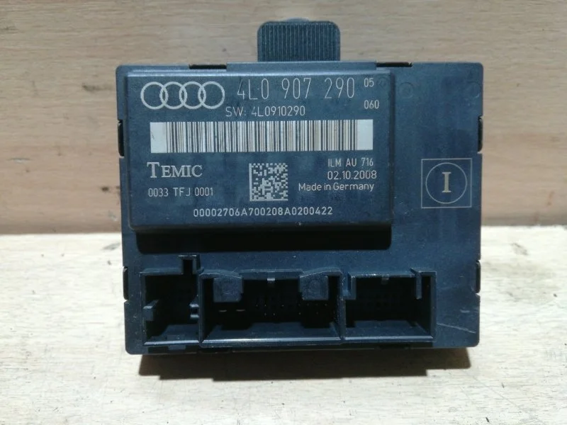 Блок управления дверьми Audi Q7 4L0907290