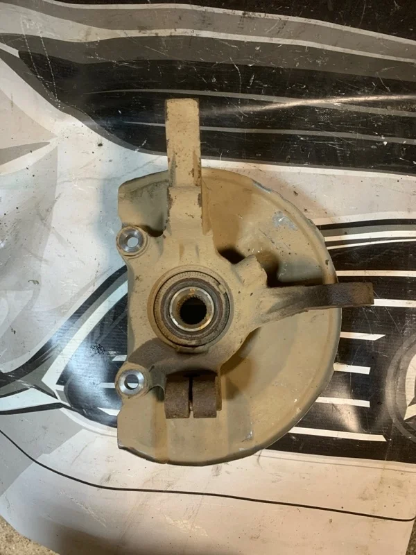 Кулак поворотный Mitsubishi Outlander 3870A008 GF, передний правый