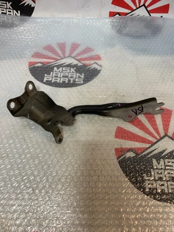 Петля капота Mazda 3 BBM252420 BL, левая