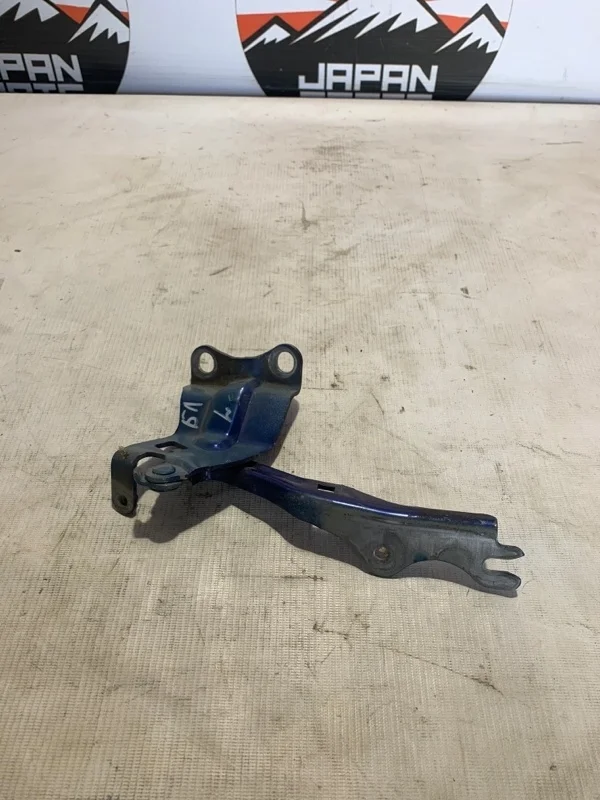 Петля капота Mazda 3 BBM252420 BL, левая
