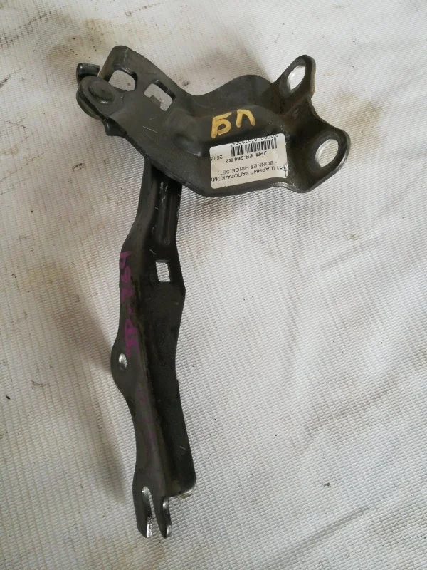 Петля капота Mazda 3 2009-2012 BBM252420 BL, левая