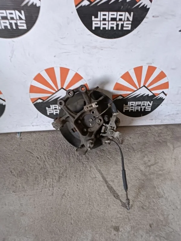 Цапфа Mazda 6 GHP92611X GJ 2.2, задняя правая