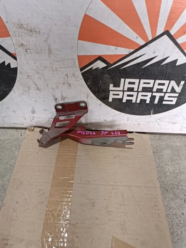 Петля капота Mazda 6 GHP952420B GJ, левая