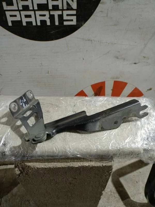 Петля капота Mazda 6 GHP952420B GJ, левая