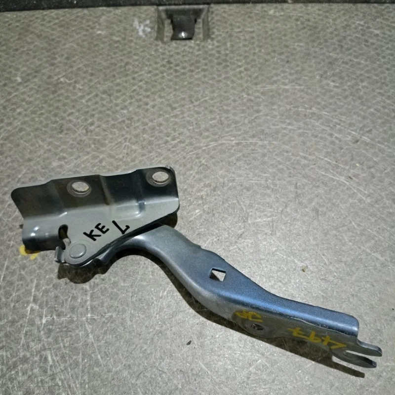 Петля капота Mazda CX-5 KD5352420A KE, левая