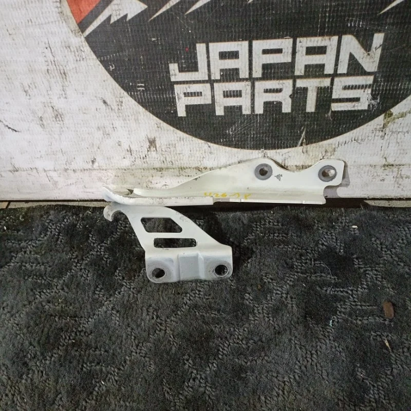 Петля капота Mazda 3 B45A52420A BM, левая