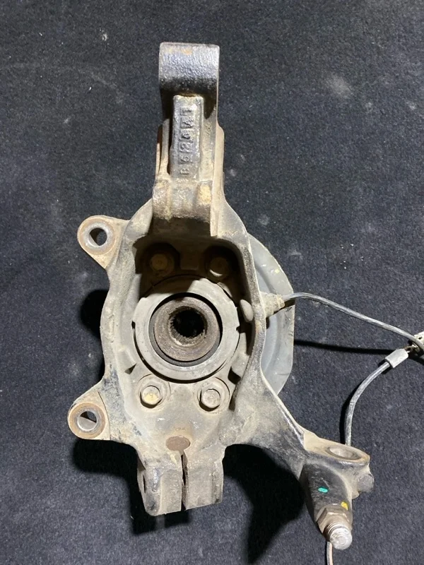 Кулак поворотный Nissan Murano 40014CN000 Z50 2.5, передний правый