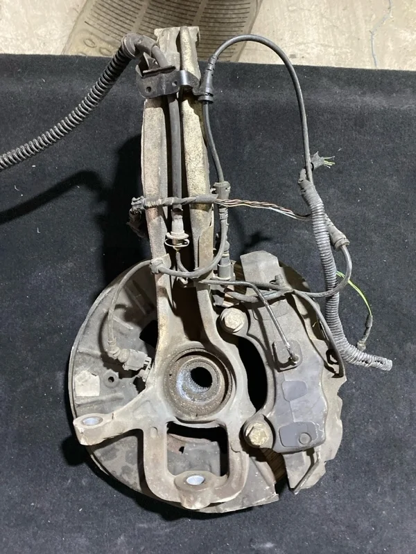 Кулак поворотный Audi Q7 7L0407257A 4L 3.6, передний левый