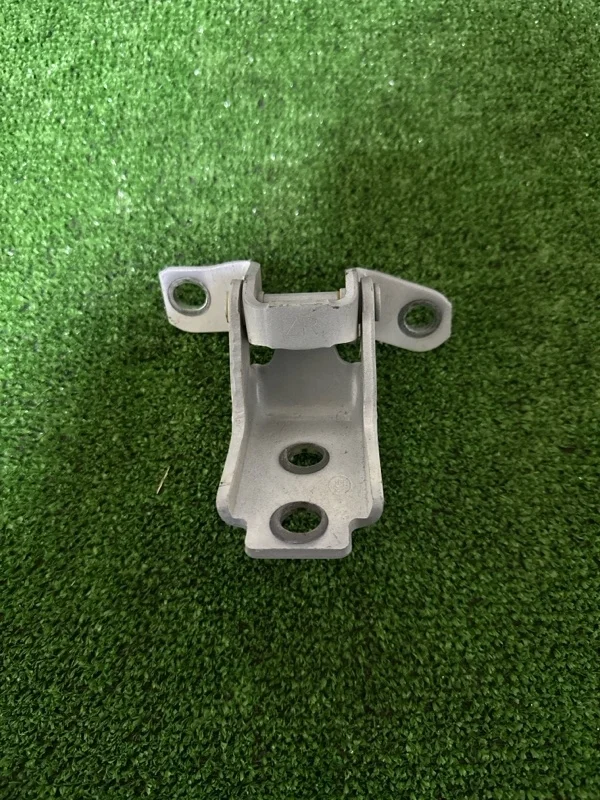 Петля двери Mazda CX-9 D46172210B TC, задняя правая