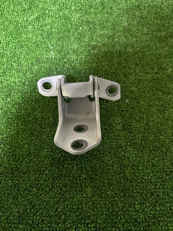 Петля двери Mazda CX-9 D46172210B TC, задняя правая