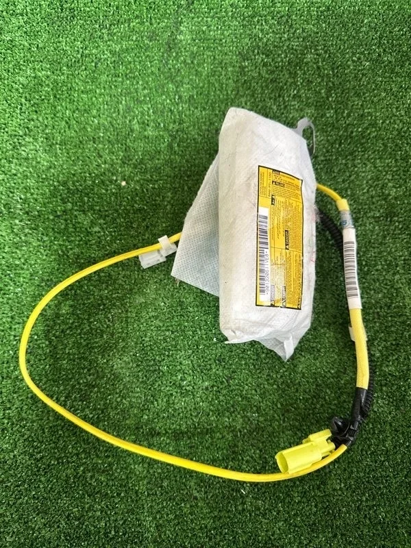 Аирбаг в сиденье Toyota Corolla 7391012040 E150, правый