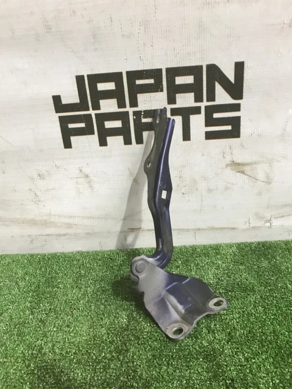 Петля капота Mazda 6 2002-2012 GS1D52420 GH, передняя правая