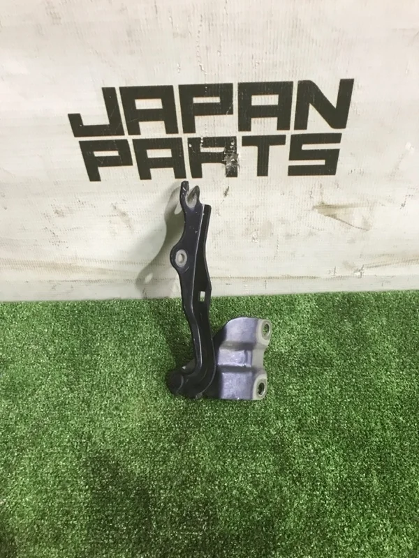 Петля капота Mazda 6 2002-2012 GS1D52420 GH, передняя левая