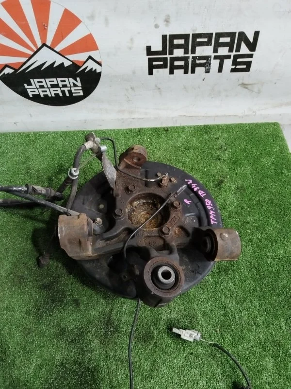 Цапфа Suzuki Grand Vitara 4611065J00 JT 2.0, задняя правая