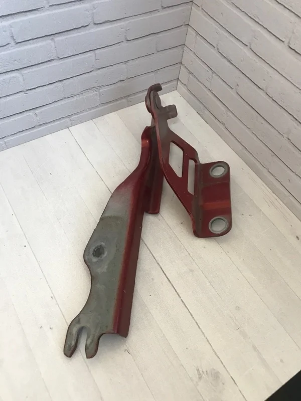 Петля капота Mazda 6 GHP952410B GJ, передняя левая