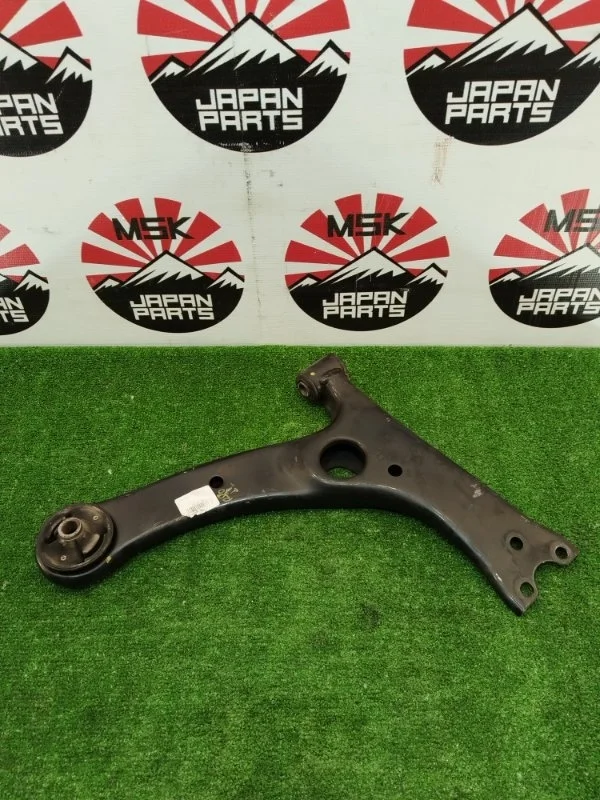 Рычаг Toyota Corolla 4806812290 E180 1.8, передний правый