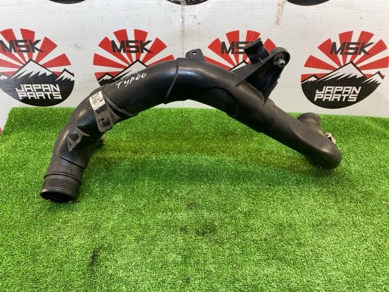 Патрубок интеркуллера Volkswagen Tiguan 2018 5Q0145840B 2 2.0