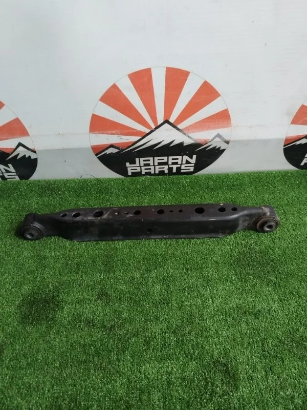 Рычаг поперечный Nissan X-Trail 55110JG00B T32 2.0, задний