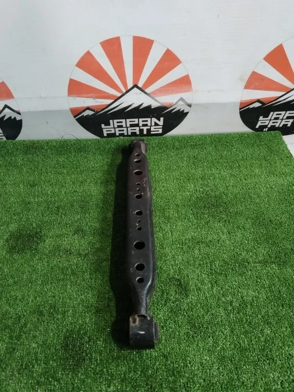 Рычаг поперечный Nissan X-Trail 55110JG00B T32 2.0, задний