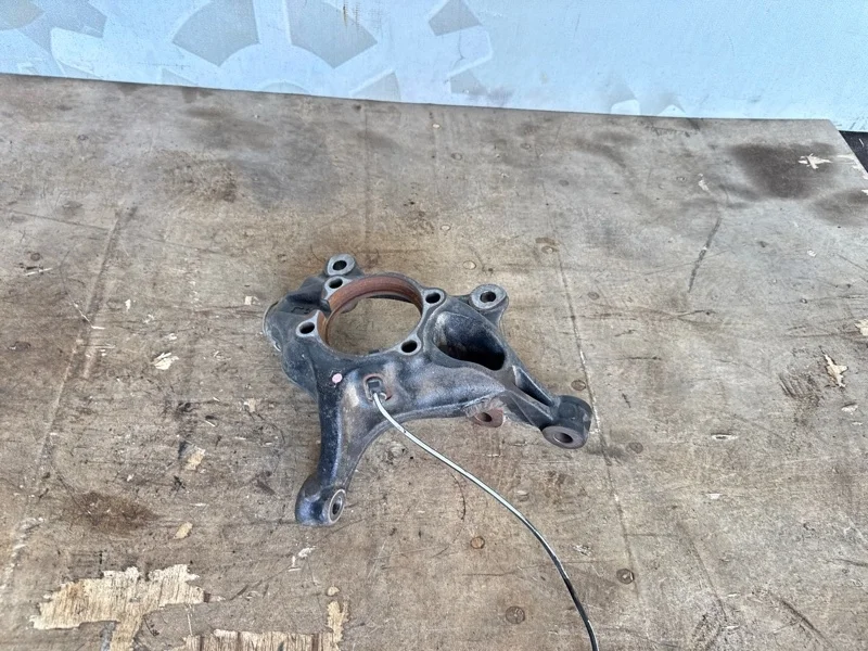 Кулак поворотный Mazda Cx-5 KB7W33031 KF, передний левый