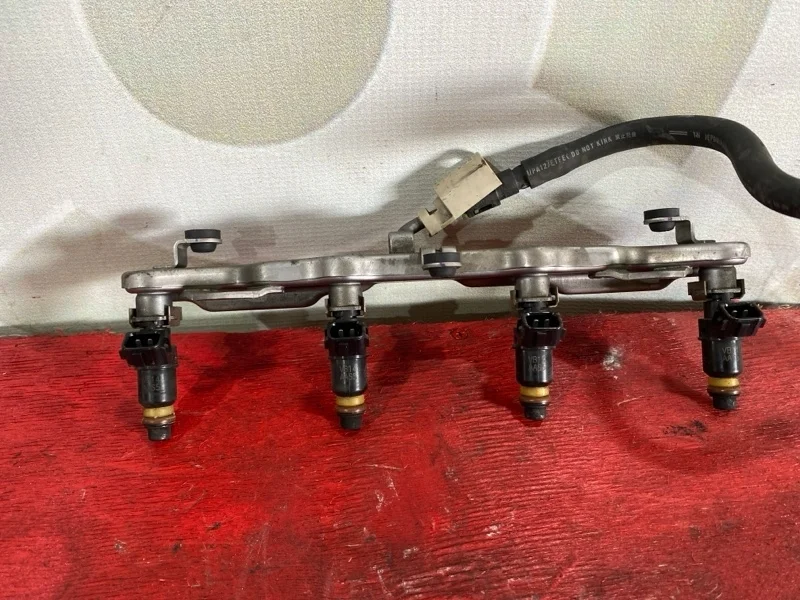 Топливная рампа с форсунками Honda Civic 16620RNAA01 4D FD1 FD2 FD3 1.8