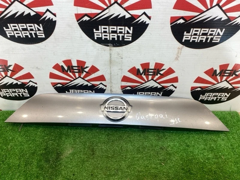 Накладка крышки багажника Nissan Qashqai 908104ESXX J11