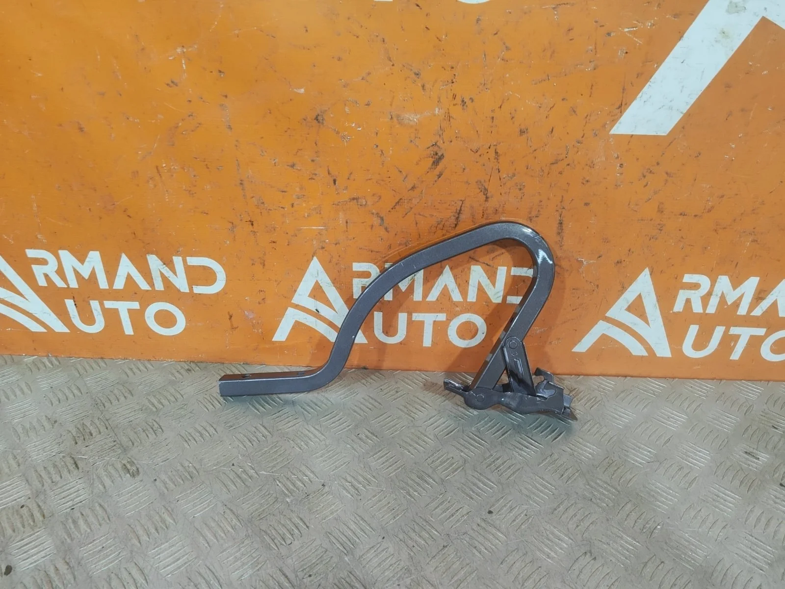 Петля крышки багажника Hyundai Solaris 2010-2017