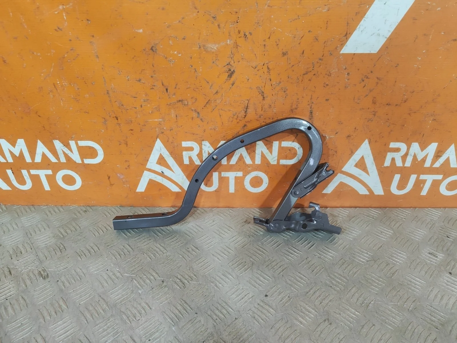 Петля крышки багажника Hyundai Solaris 2010-2017