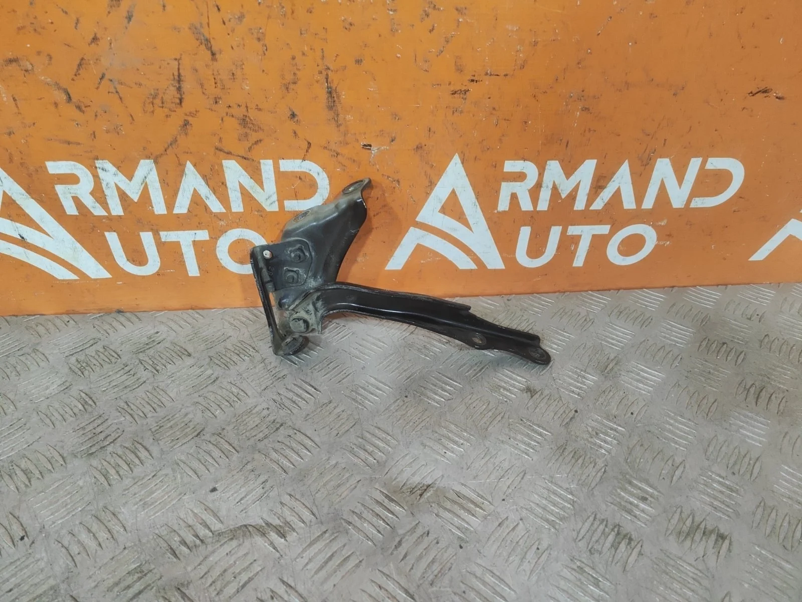 Петля капота Toyota Land Cruiser 2007-2015