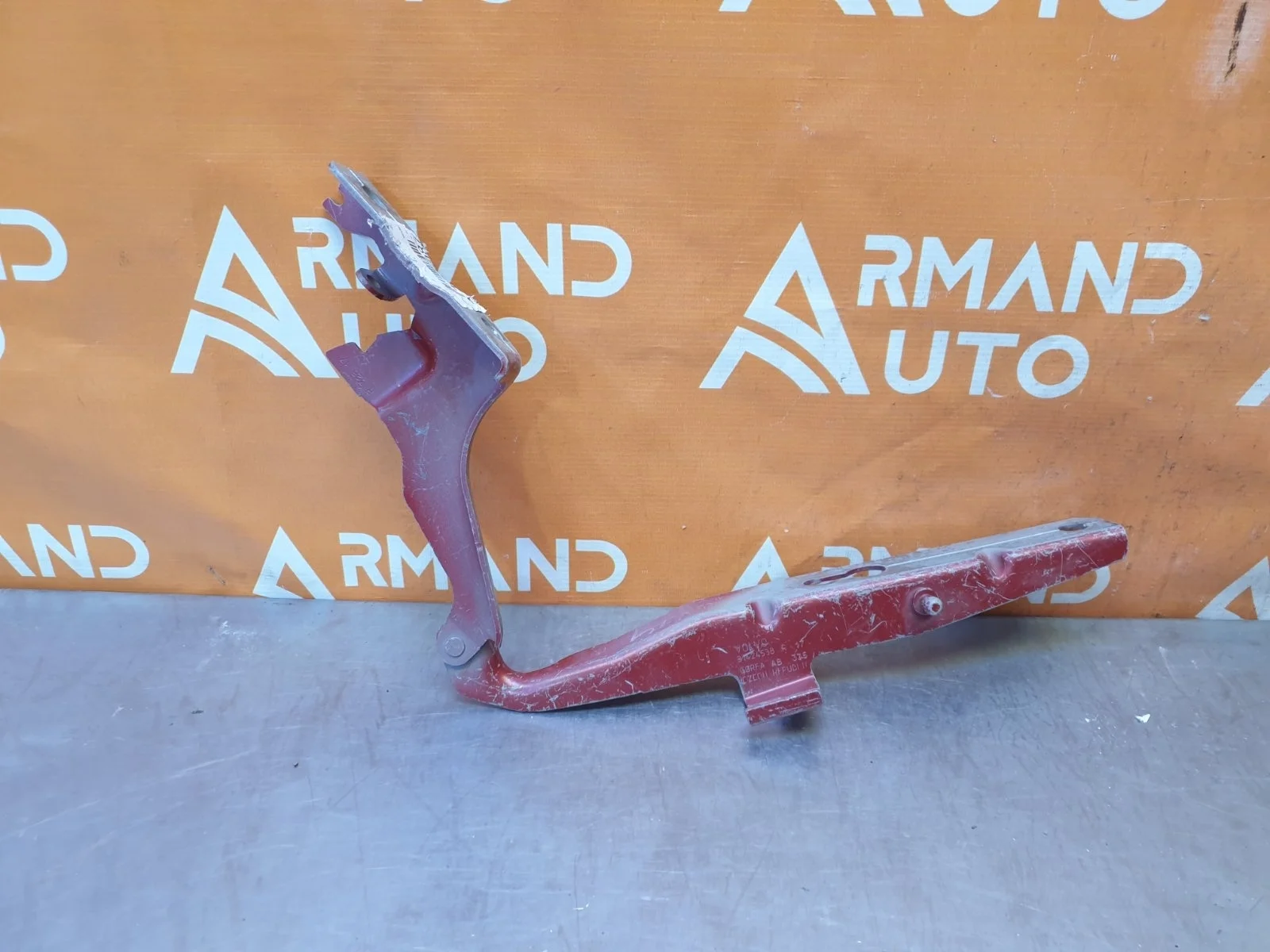 Петля капота Volvo XC60 2017-нв