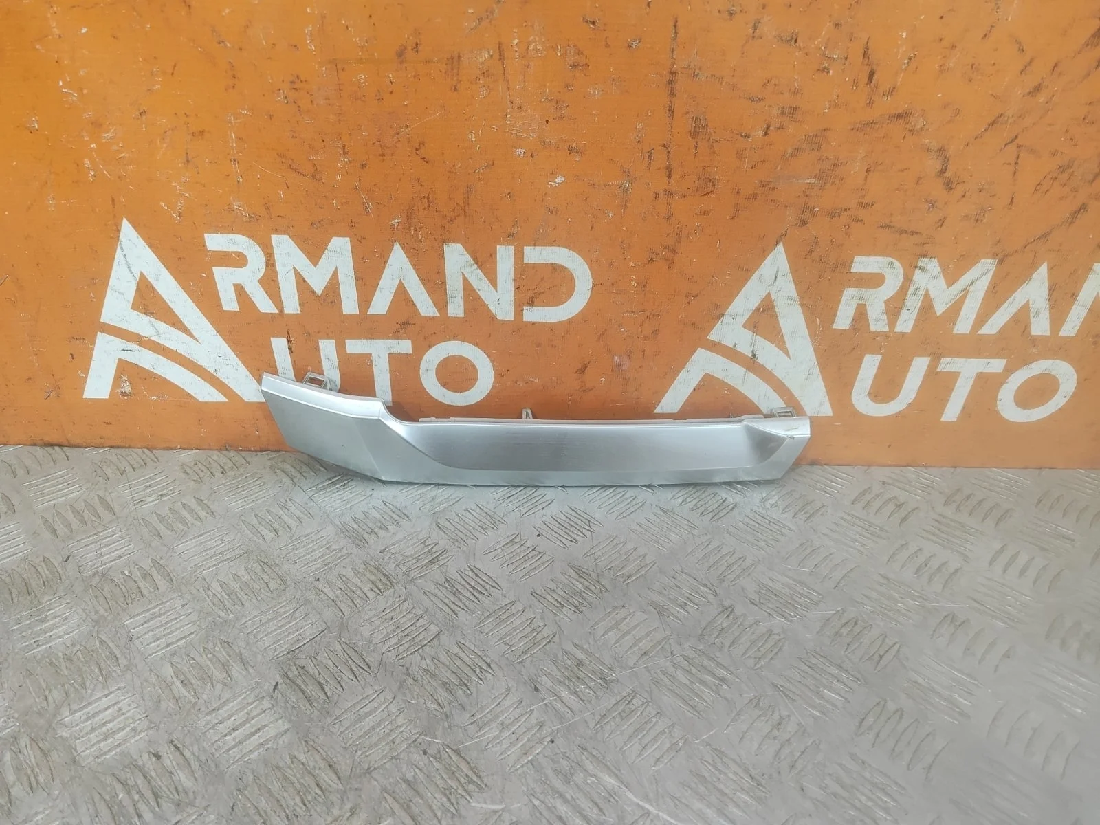 Накладка решетки радиатора нижняя Mitsubishi Outlander 2014-2015 3