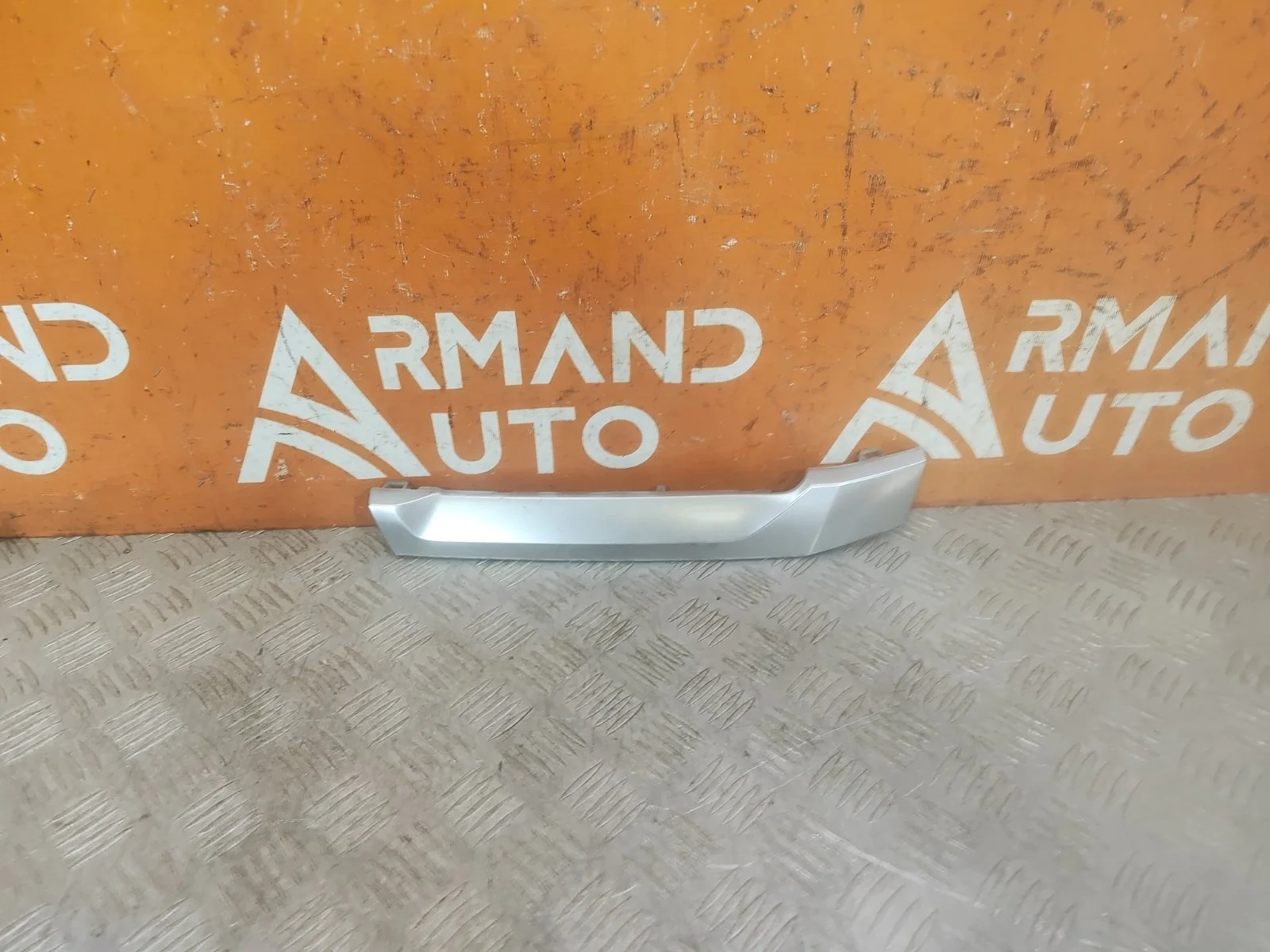 Накладка решетки радиатора нижняя Mitsubishi Outlander 2014-2015 3