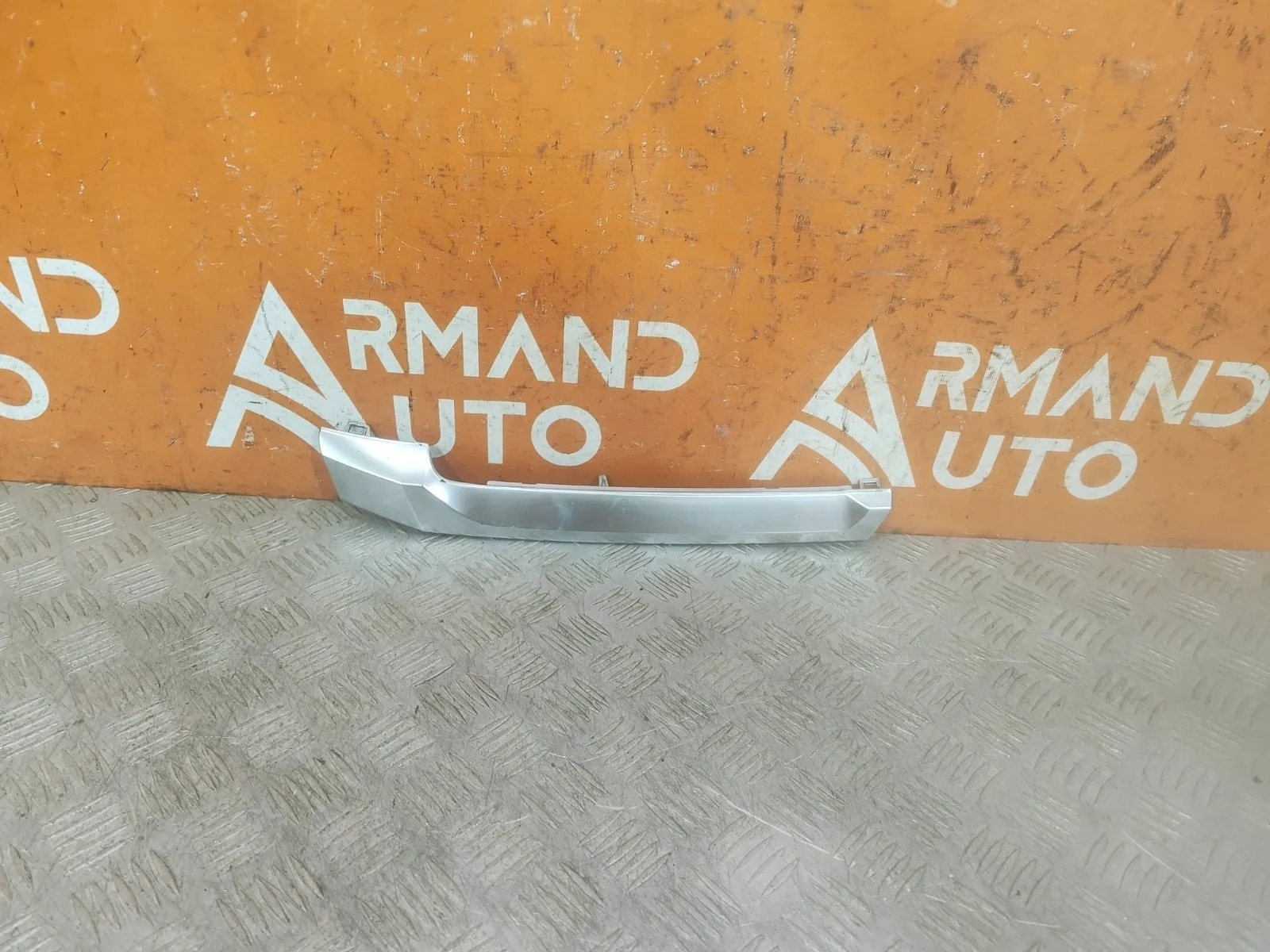 Накладка решетки радиатора верхняя Mitsubishi Outlander 2014-2015 3