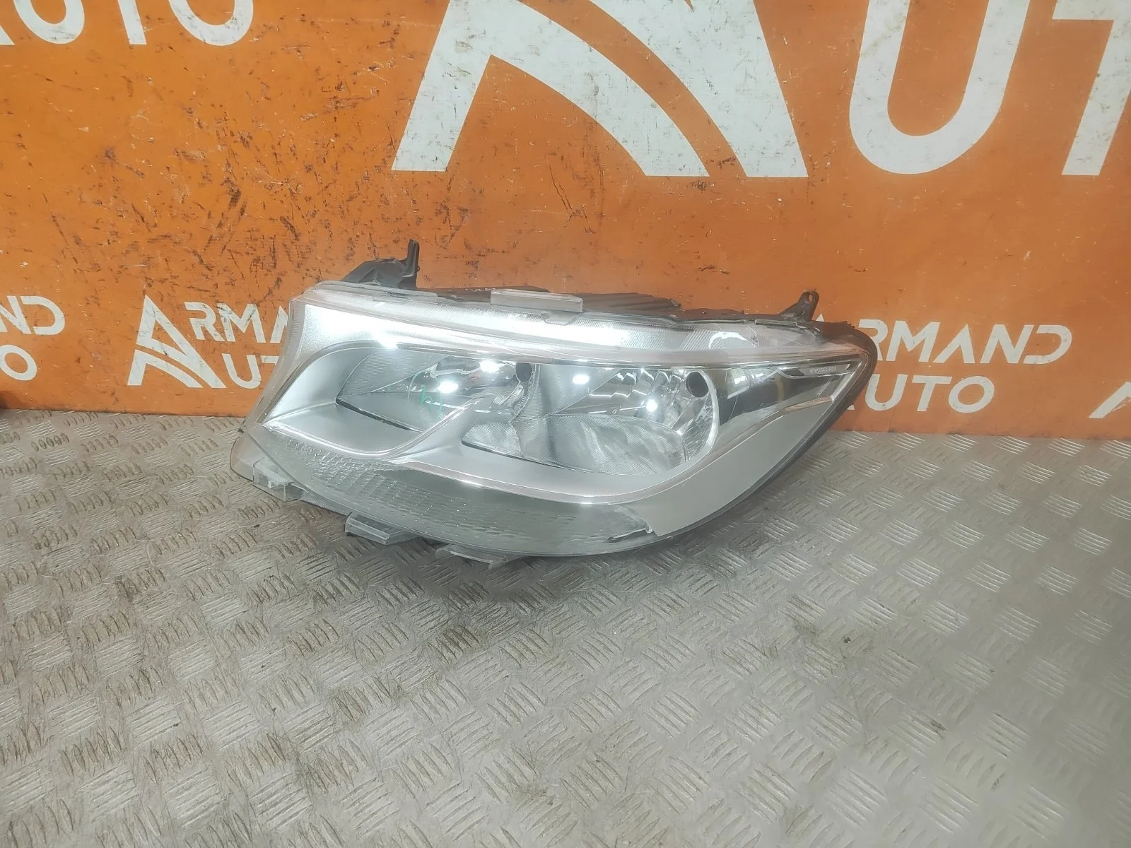 Фара Mercedes Sprinter 2018-нв Br.907