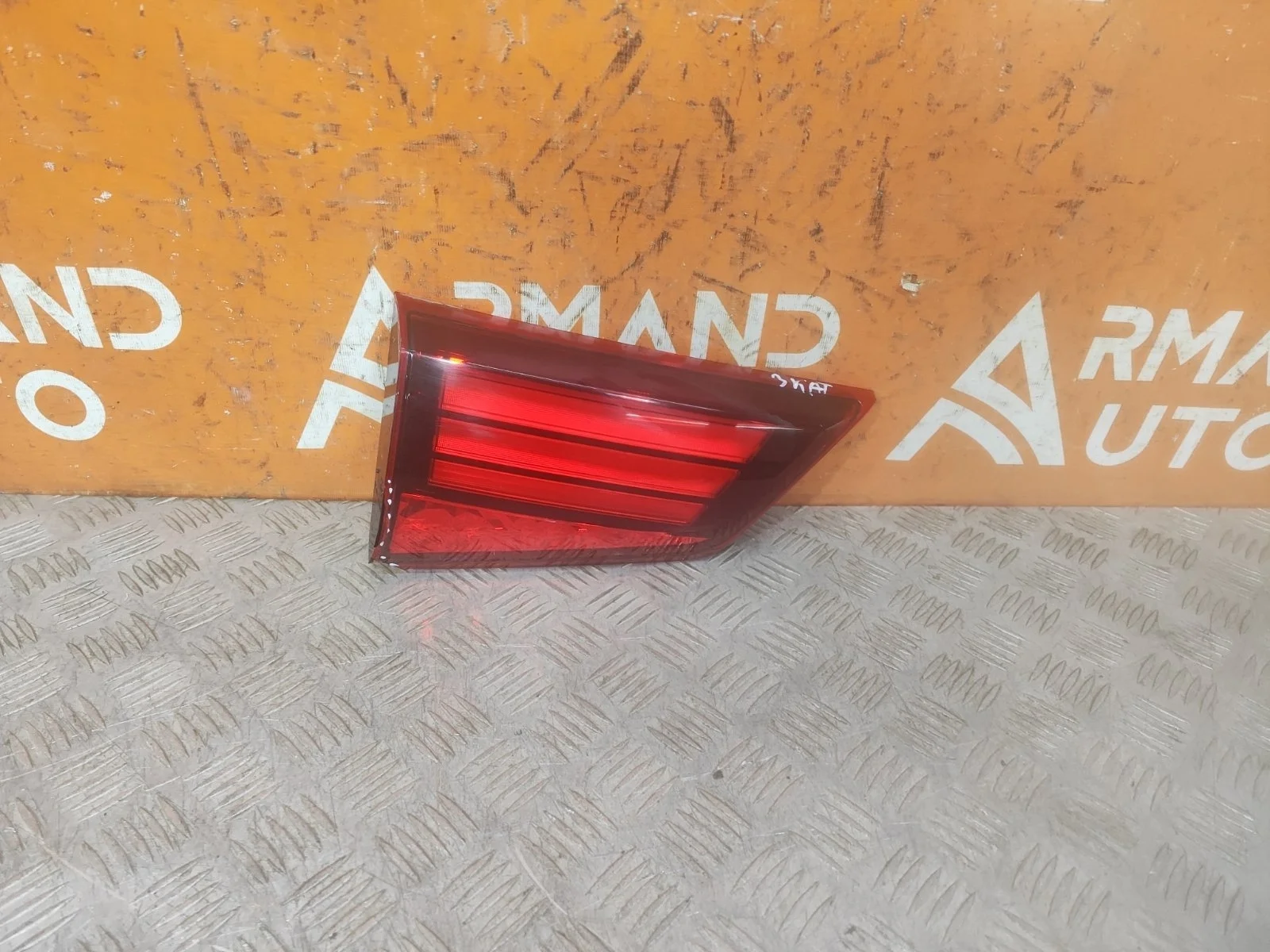 Фонарь внутренний Mitsubishi Outlander 2015-нв 3