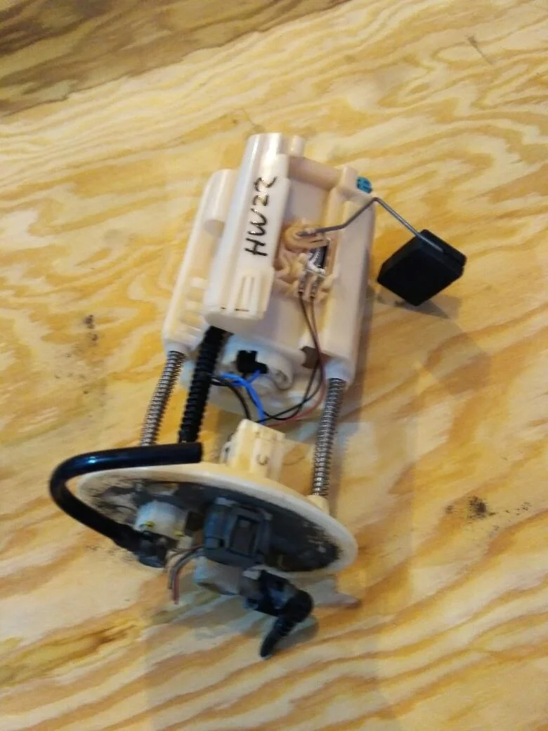 Б.у. насос топливный TOYOTA PRIUS NHW20 TOYOTA PRIUS NHW20